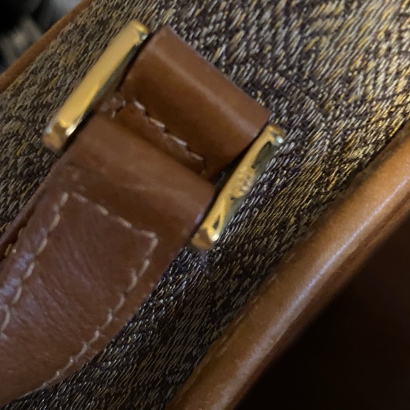 Gucci vintage 1990s Crossbody bag includes small snap, change, purse - Picture 8 of 9